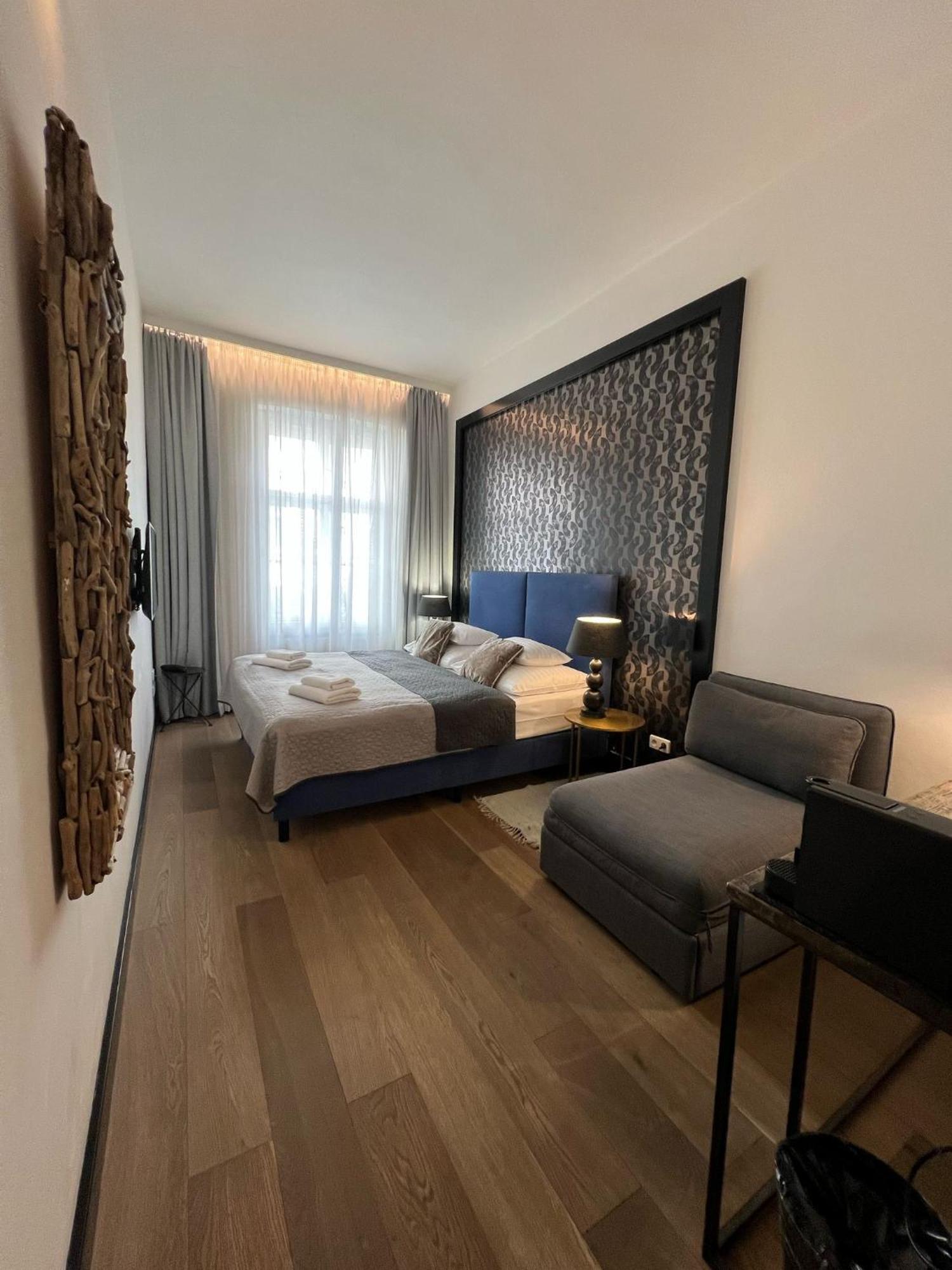 Design Double Room without Lift